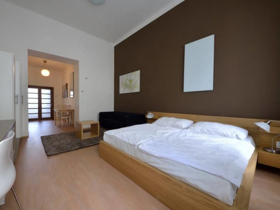 Downtown Suites Chlumova Prag Eksteriør billede