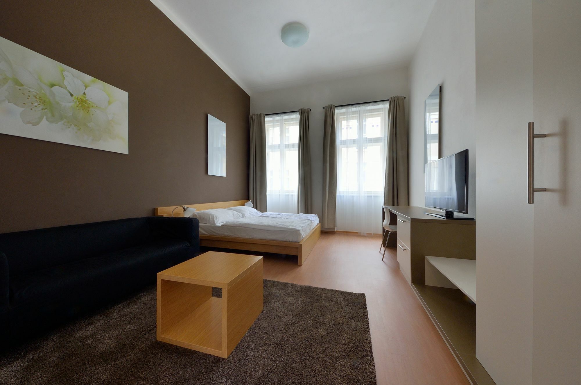 Downtown Suites Chlumova Prag Eksteriør billede