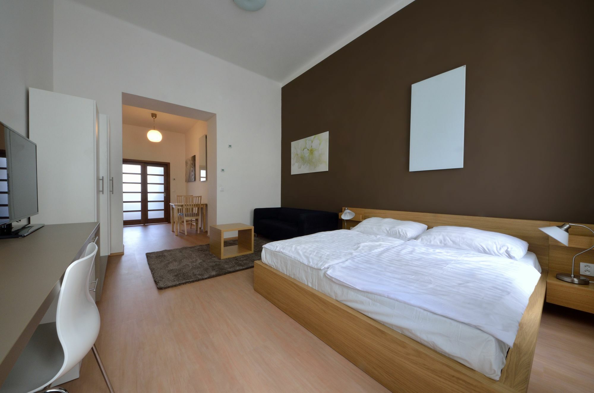 Downtown Suites Chlumova Prag Eksteriør billede